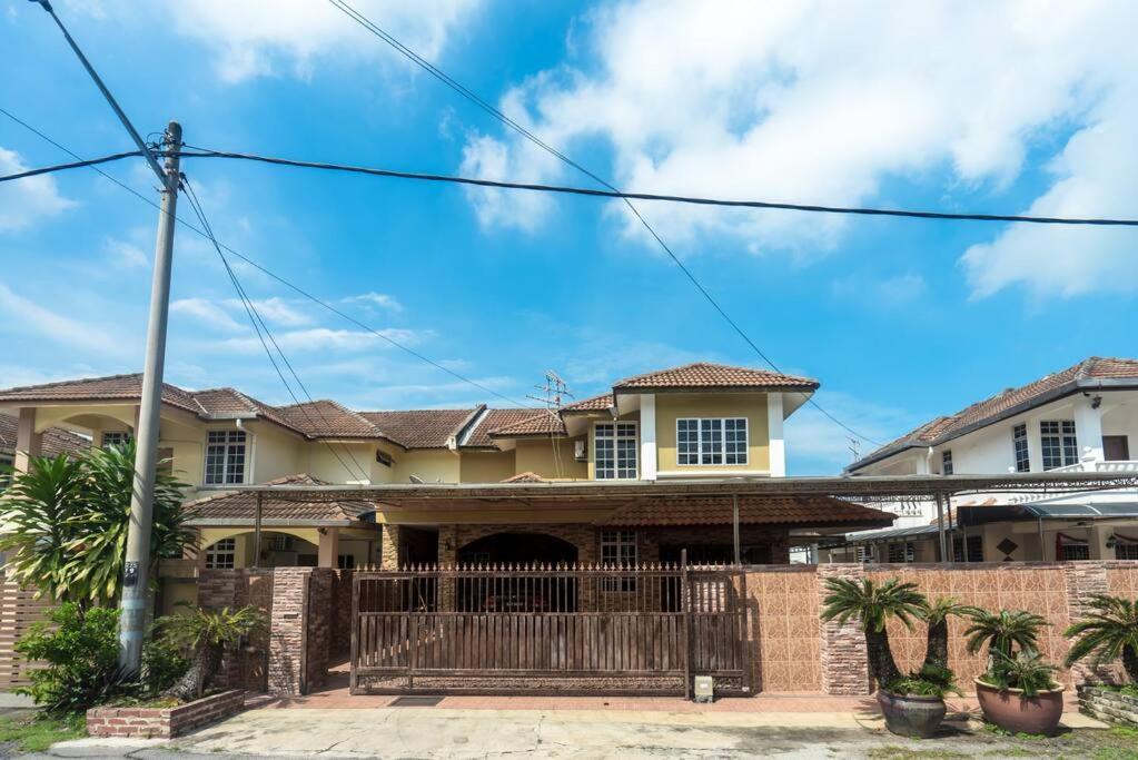 Jen Pd Homestay - Unique, Antique House No Wifi Port Dickson Exterior photo