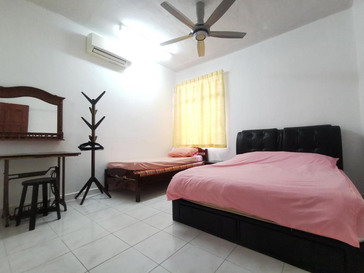Jen Pd Homestay - Unique, Antique House No Wifi Port Dickson Exterior photo